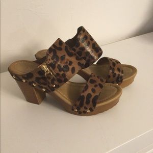 Nature Breeze platform sandals with nailhead trim in vegan material size 8.5